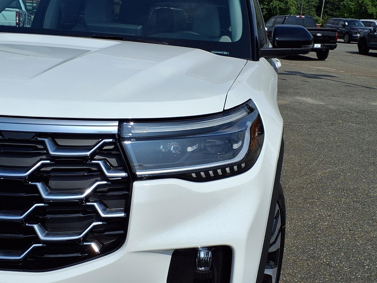 New 2026 Star White Metallic Tri-Coat Ford Platinum™ image 16