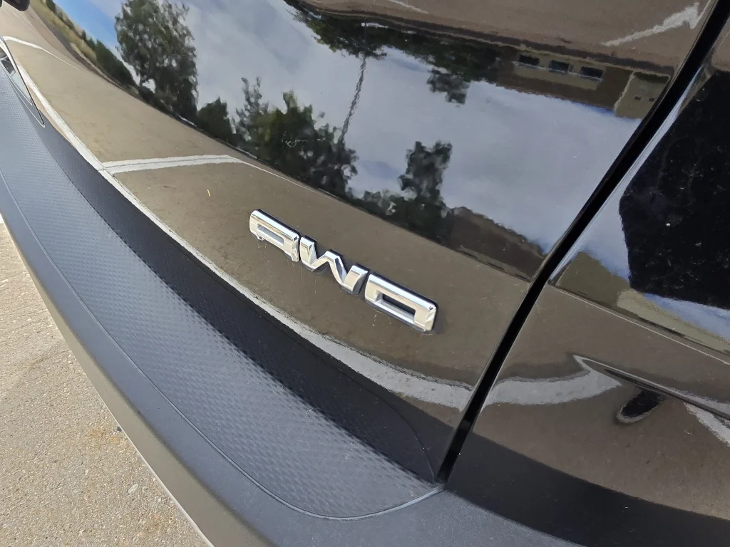 Used 2022 Agate Black Metallic Ford SE image 12