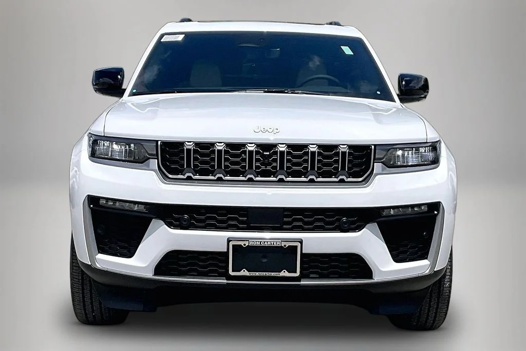 New 2026 Bright White Clear-Coat Exterior Paint Jeep Limited image 12