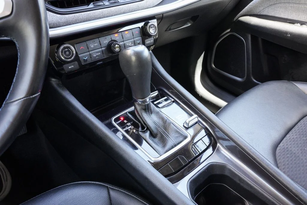 Used 2022 Gray Jeep Latitude image 28