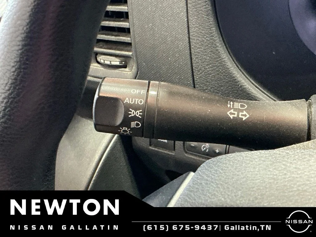 Used 2022 White Nissan S image 22