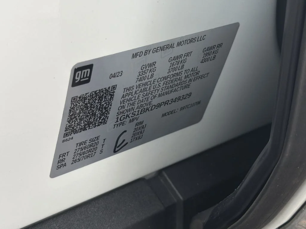Used 2023 White GMC SLT image 32