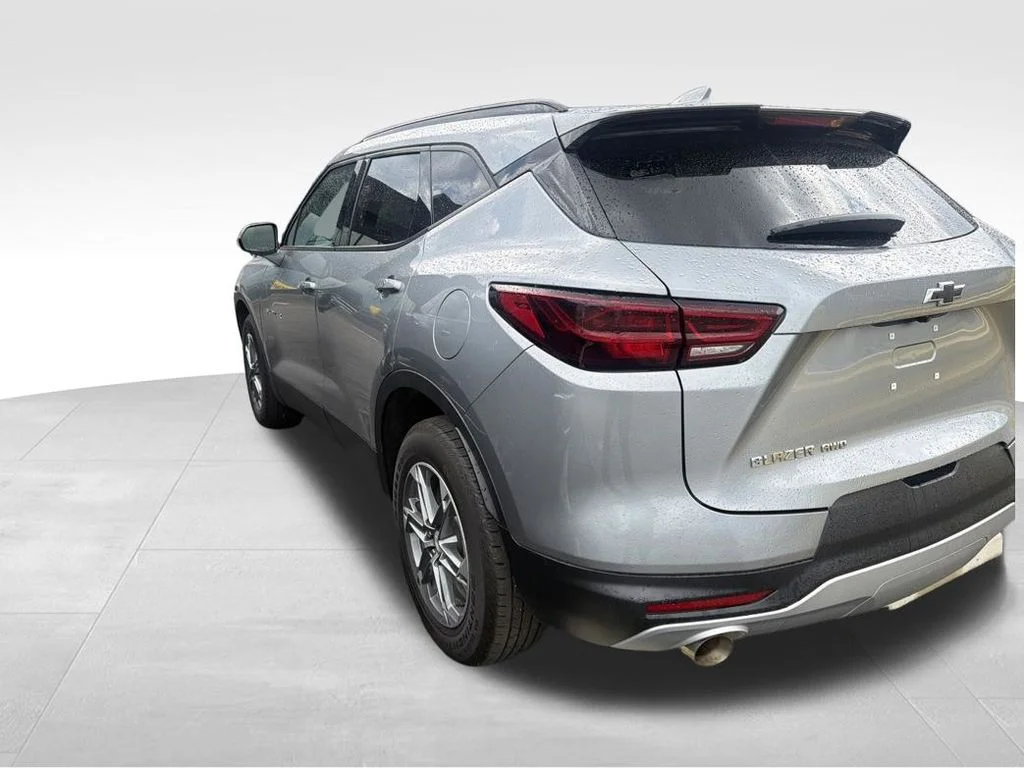 Used 2023 Gray Chevrolet LT image 2