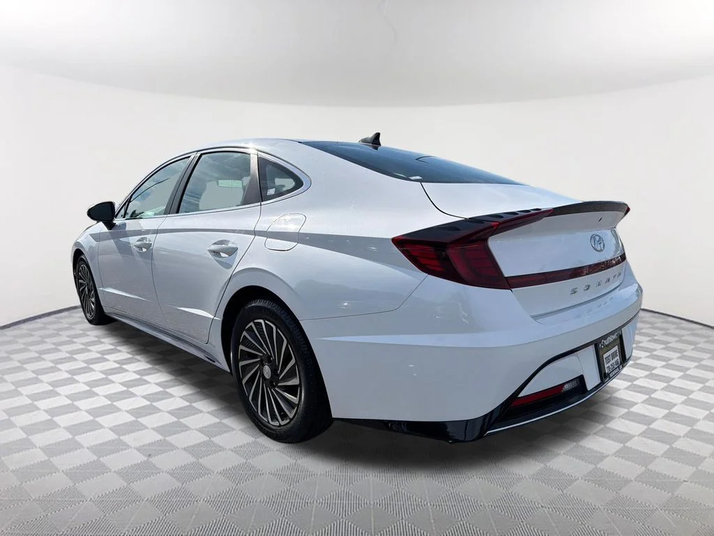 Used 2023 White Hyundai SEL image 7