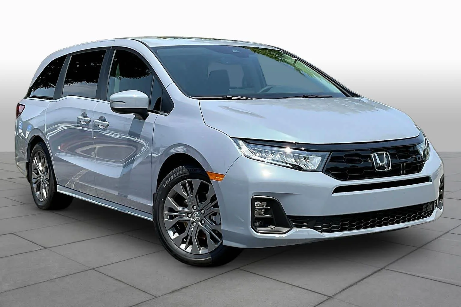 New 2026 Sonic Gray Pearl Honda Touring image 2