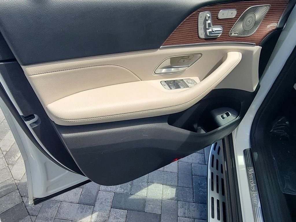 Used 2022  Mercedes-Benz GLS 450 image 23