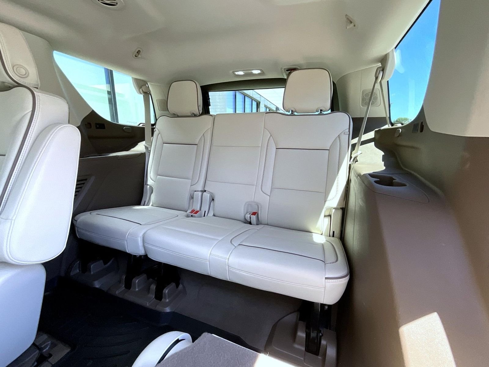Used 2022 White GMC Denali image 21