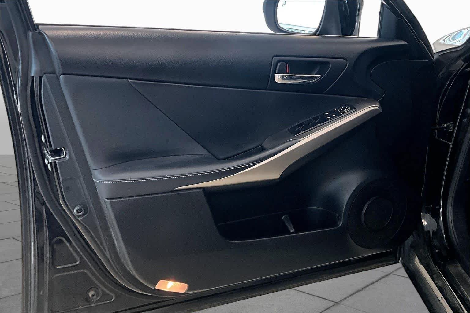 Used 2015 Obsidian Lexus  image 20