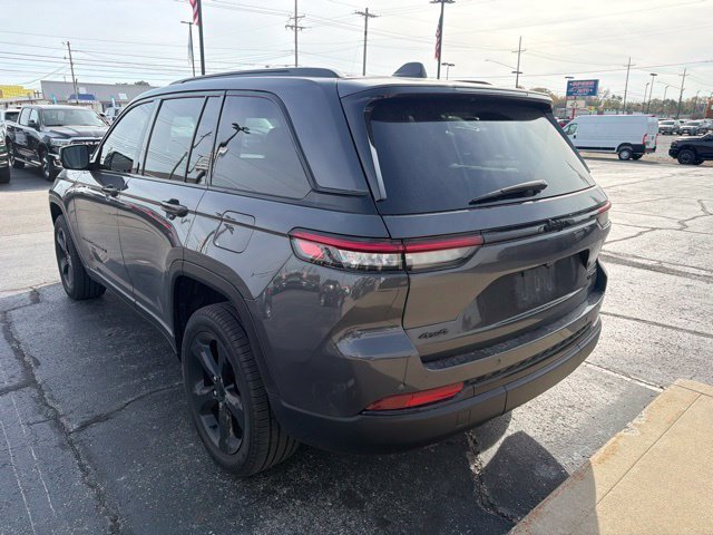 Used 2025 Gray Jeep Limited image 3