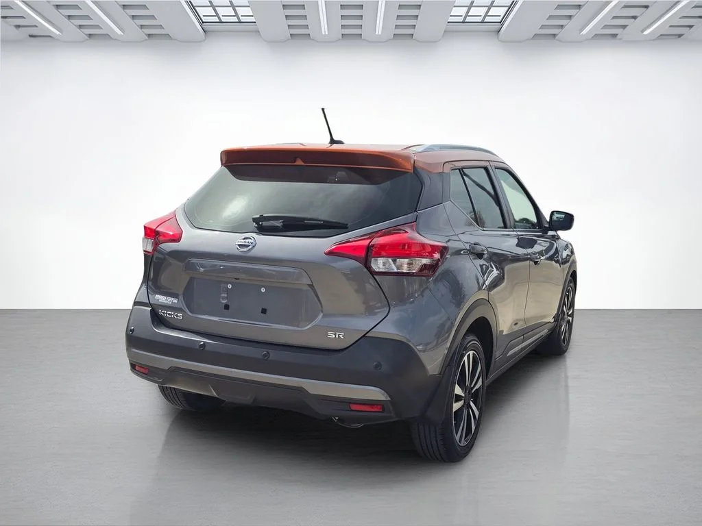 Used 2020 Gray Nissan SR image 3