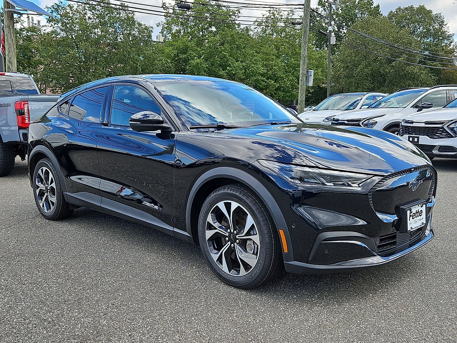 Used 2024 Shadow Black Ford Select image 3