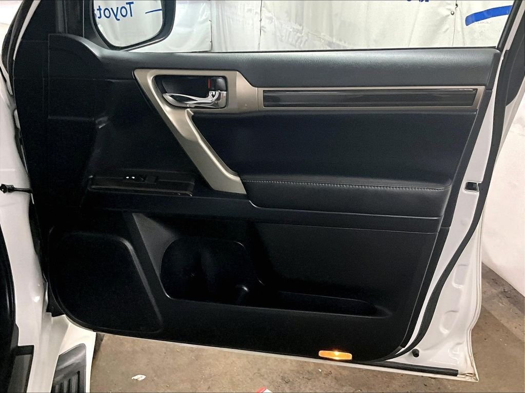 Used 2021 White Lexus 460 image 12