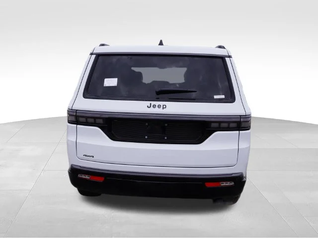 New 2026 Bright White Clear-Coat Exterior Paint Jeep Limited Altitude image 4