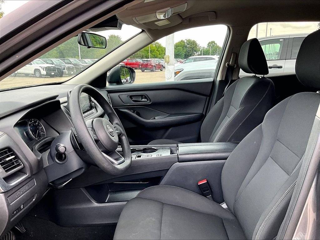 Used 2024 Gray Nissan S image 4