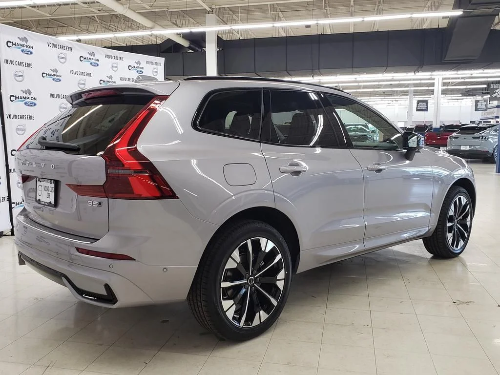 2026 Volvo XC60 Plus - Photo 9