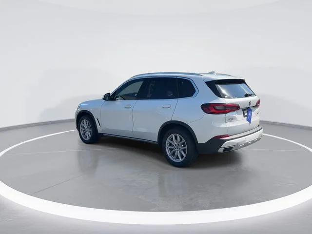 Used 2022 White BMW sDrive40i image 5