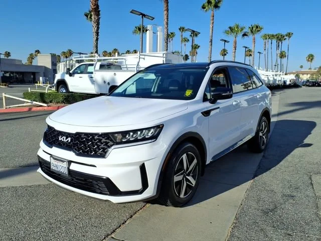 Used 2023 White Kia S image 7
