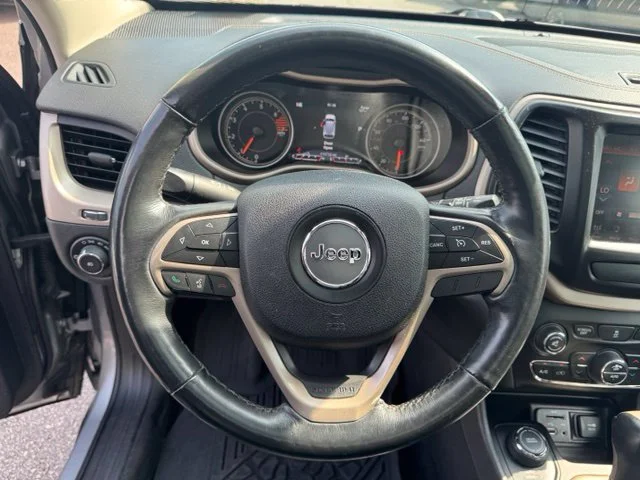 Used 2016 Silver Jeep Limited image 17