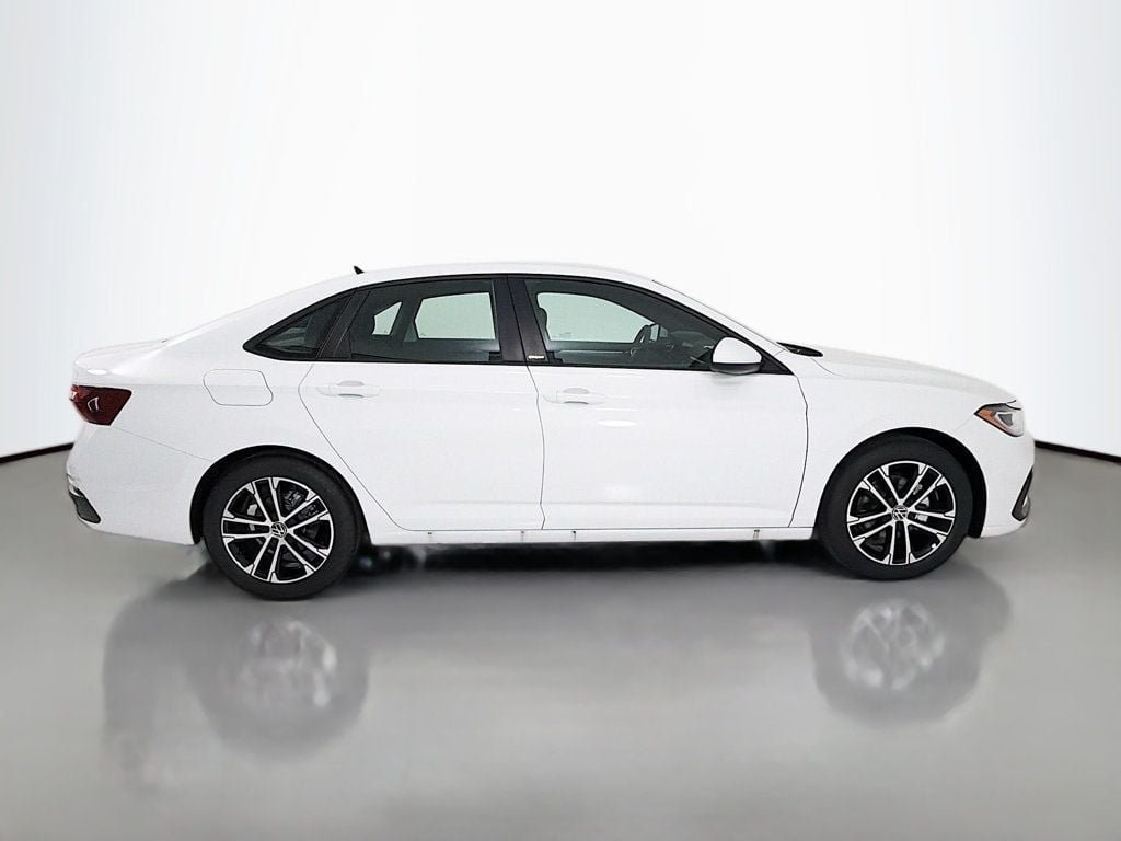 2026 Volkswagen Jetta Sport - Photo 8