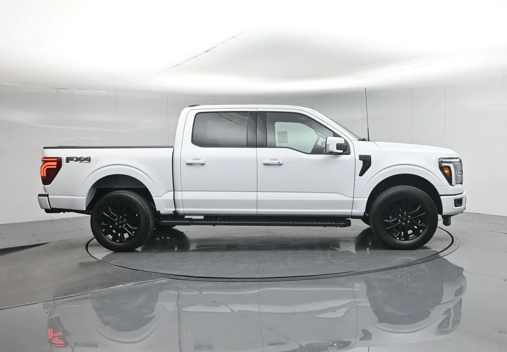 New 2026 Oxford White Ford Lariat image 28