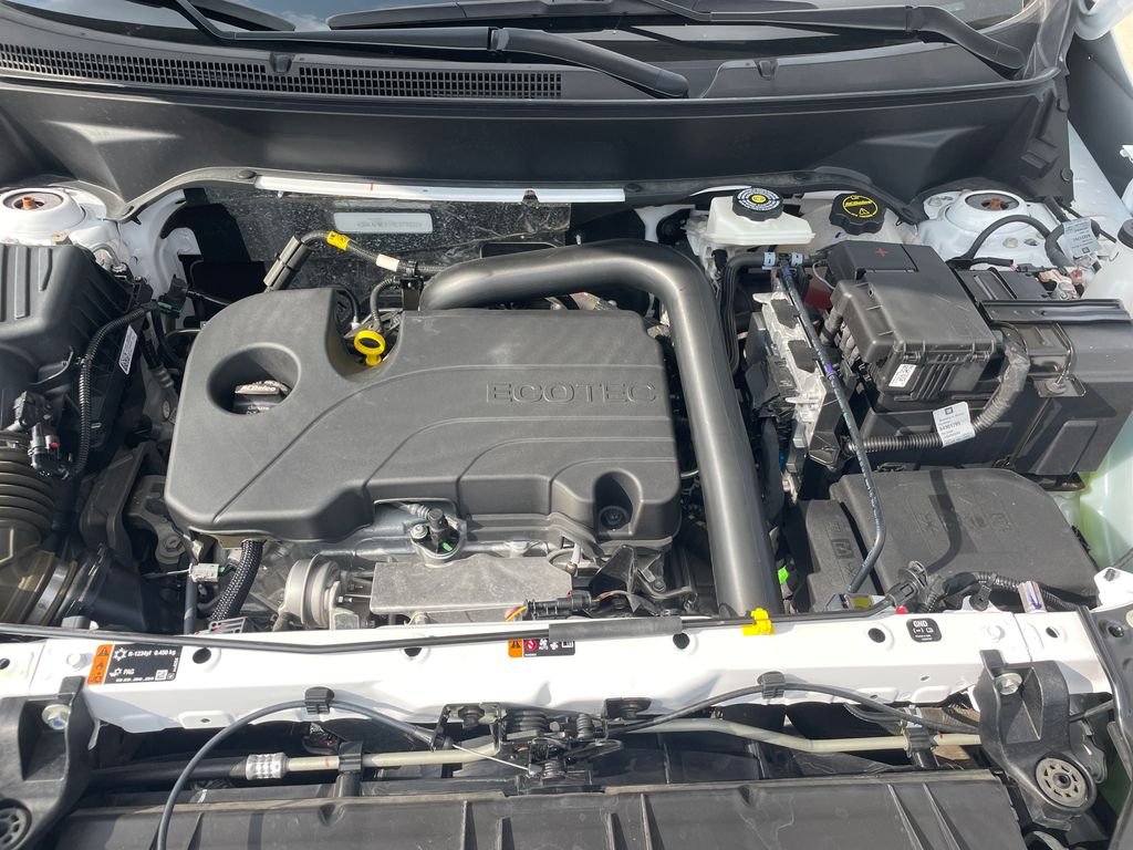Used 2024 White GMC SLE image 25