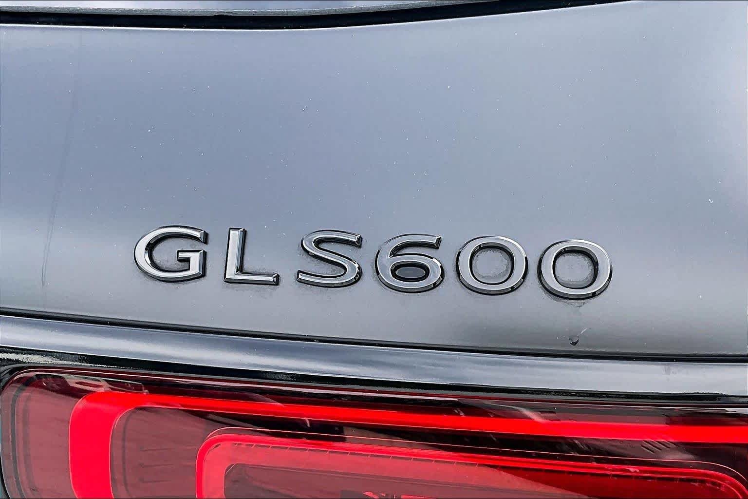 Used 2022 MANUFAKTUR Cardinal Red Metallic Mercedes-Benz Maybach GLS 600 image 10