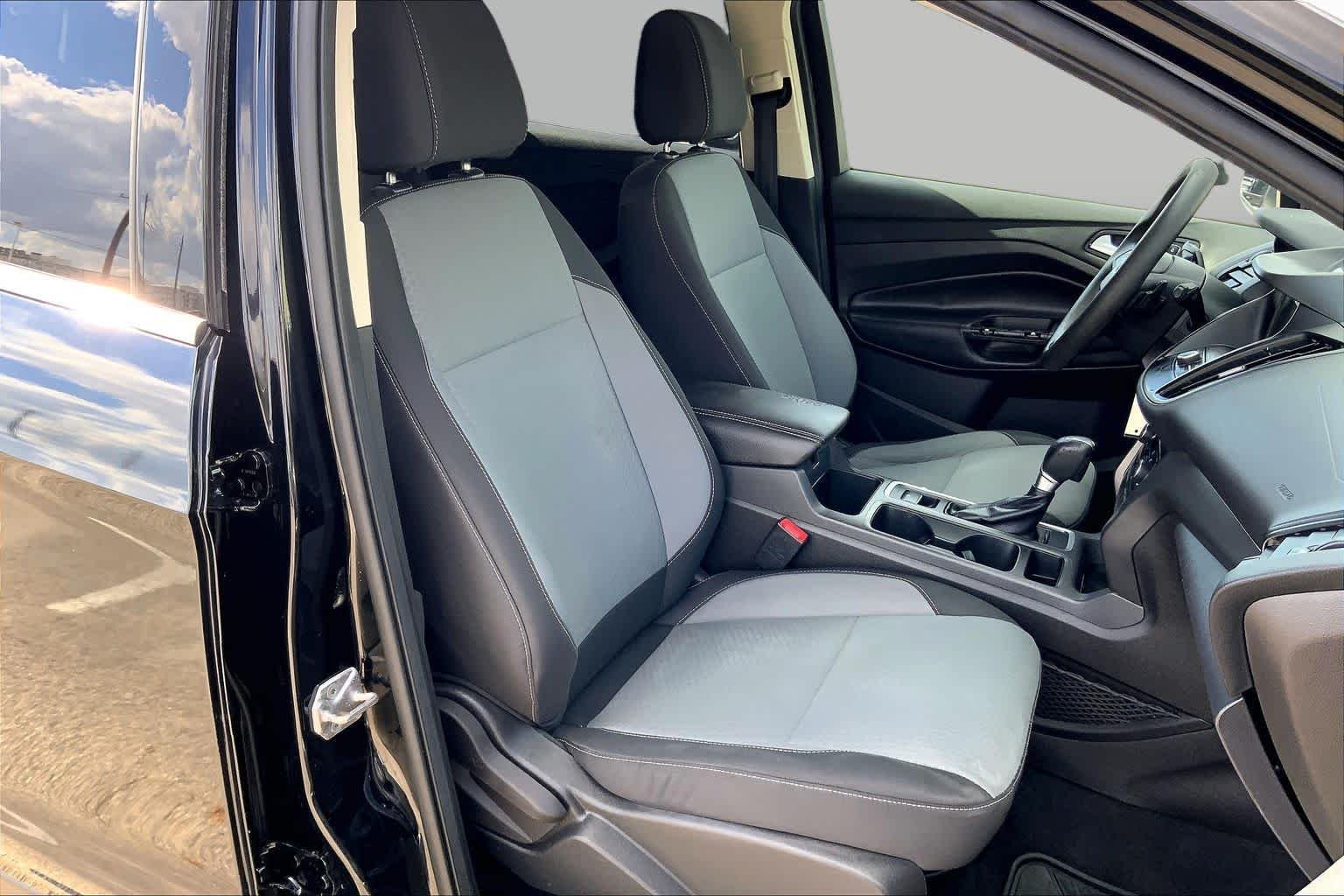 Used 2017 Shadow Black Ford SE image 9