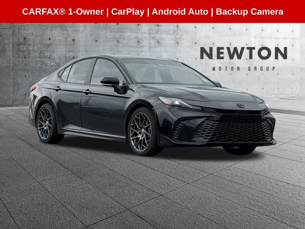 2026 Toyota Camry SE Hybrid's photo