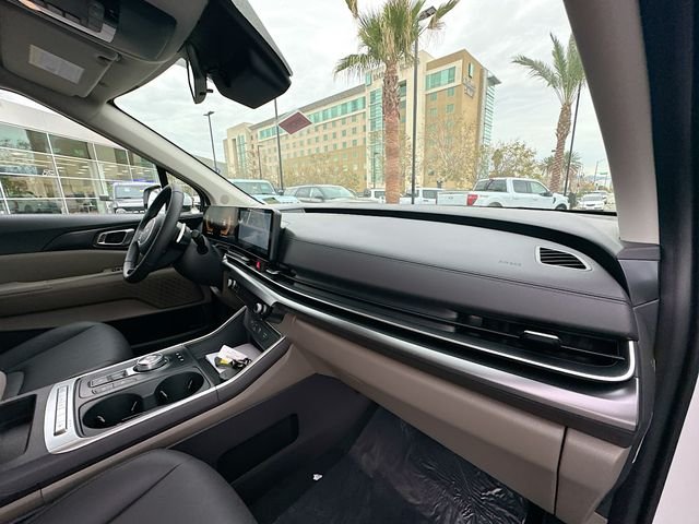 Certified Used 2026 Snow White Pearl Kia LXS image 30
