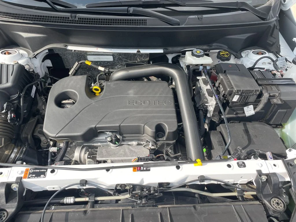 Used 2024 White GMC SLE image 25