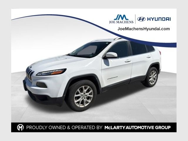Used 2017 White Jeep Latitude image 1