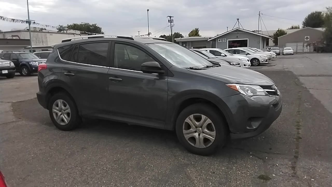 2015 Toyota RAV4 LE photo 2