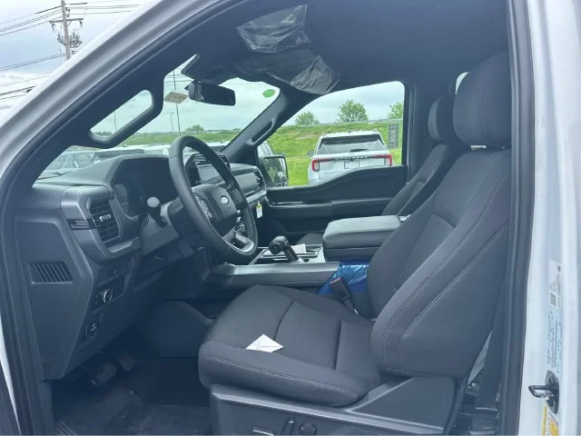 New 2026 Oxford White Ford XLT image 11