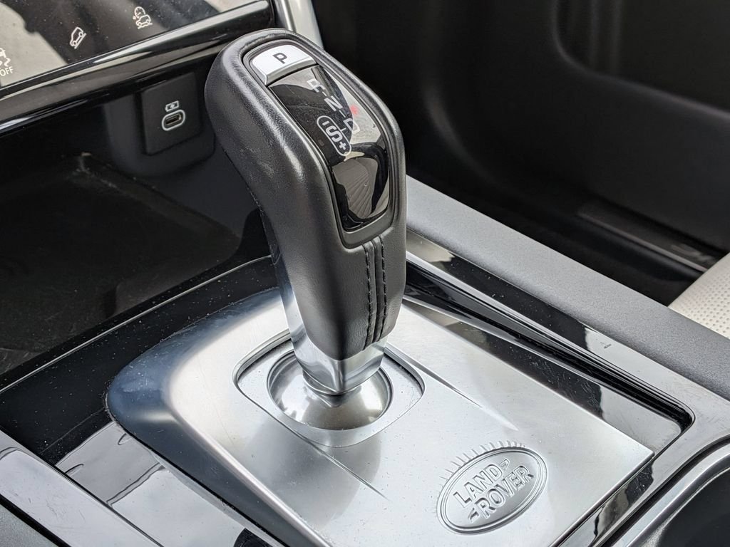 Used 2023  Land Rover SE R-Dynamic image 24