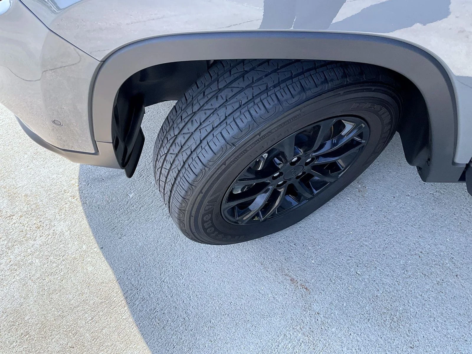 Used 2023 Gray Jeep Altitude image 23