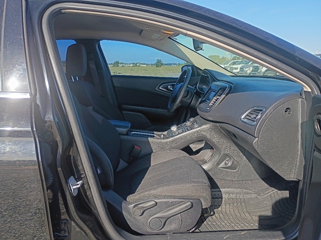 Used 2016 Black Clearcoat Chrysler Limited image 12