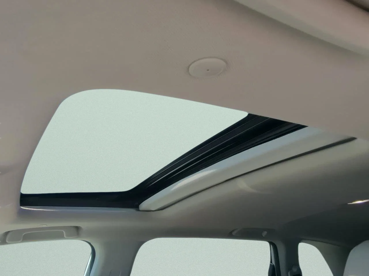 Used 2025 White Honda EX image 17