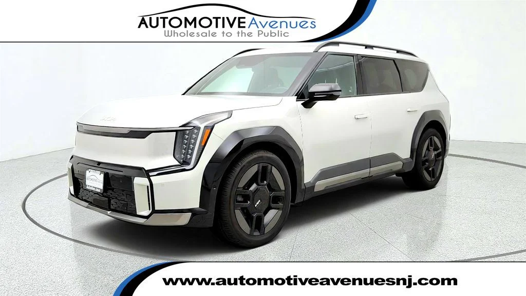 Used 2024 Ivory Silver Kia GT-Line AWD w/ 2nd Row Relaxation Package image 1