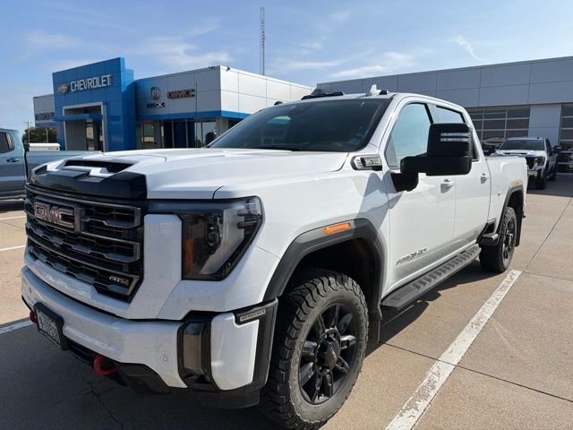 Used 2024 White GMC AT4 image 1
