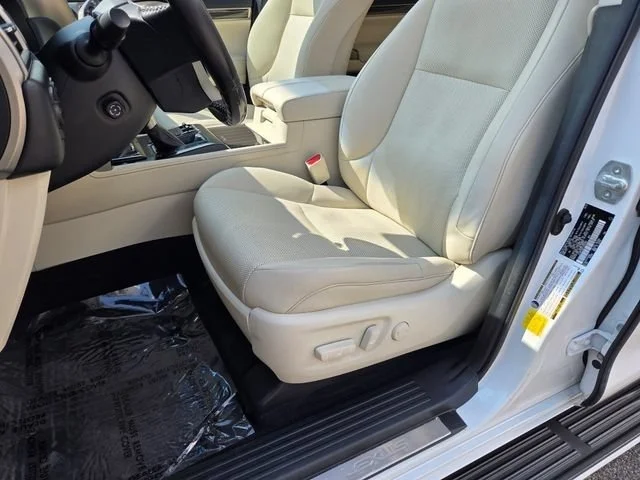 Used 2020 Starfire Pearl Lexus 460 image 6