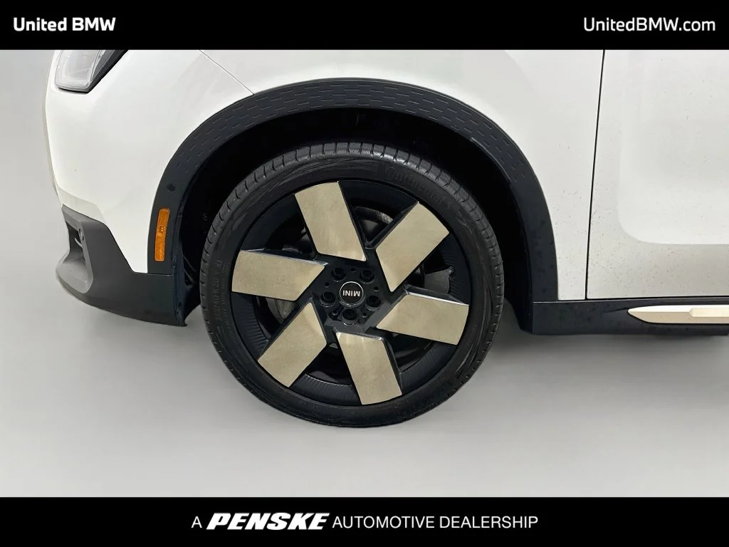 Used 2025 White Metallic MINI  image 9