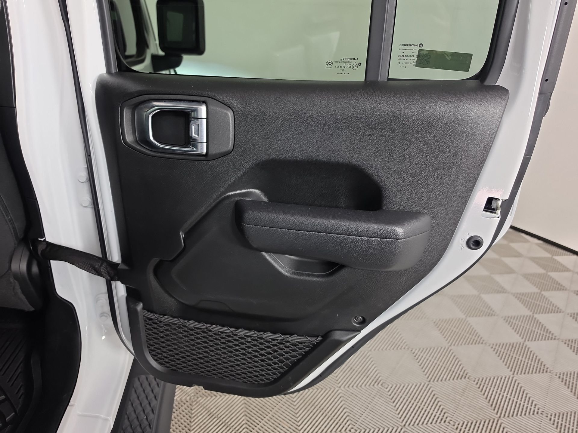 Used 2023 White Jeep Sport S image 34