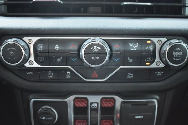 Used 2024 Gray Jeep Rubicon image 31