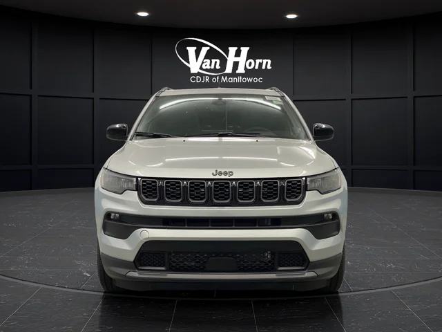 New 2026 Silver Zynith Metallic Clearcoat Jeep Latitude image 11