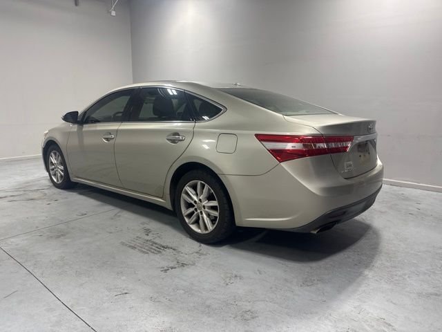 Used 2015 Silver Toyota XLE image 8