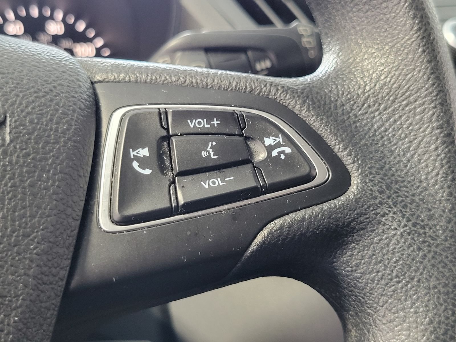 Used 2018 Blue Ford SE image 17