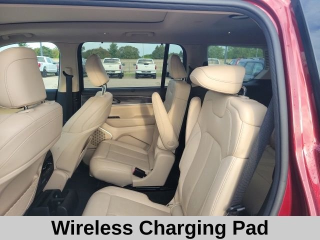 Used 2022 Velvet Jeep Limited image 19