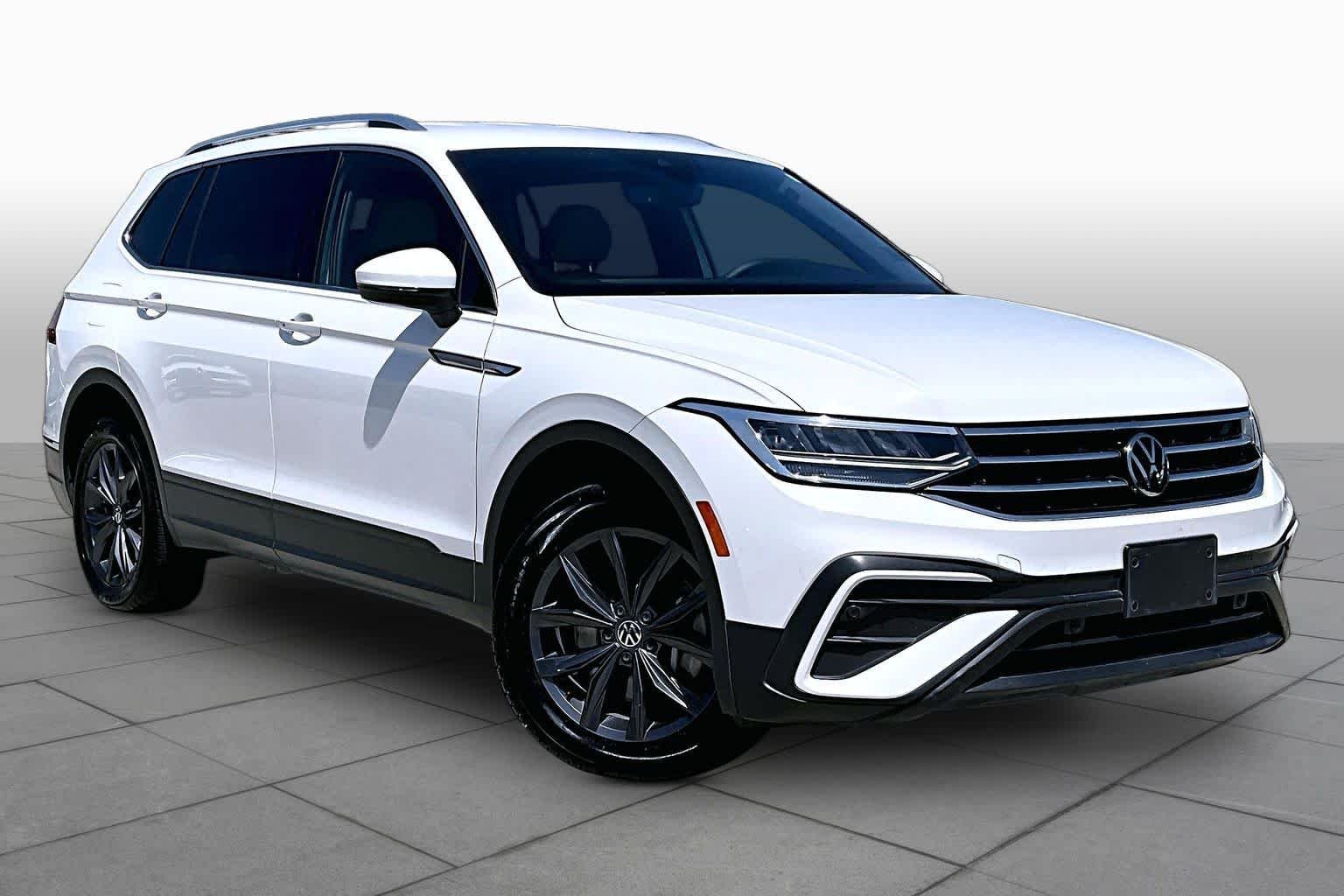 Used 2022 Pure White Volkswagen SE image 3