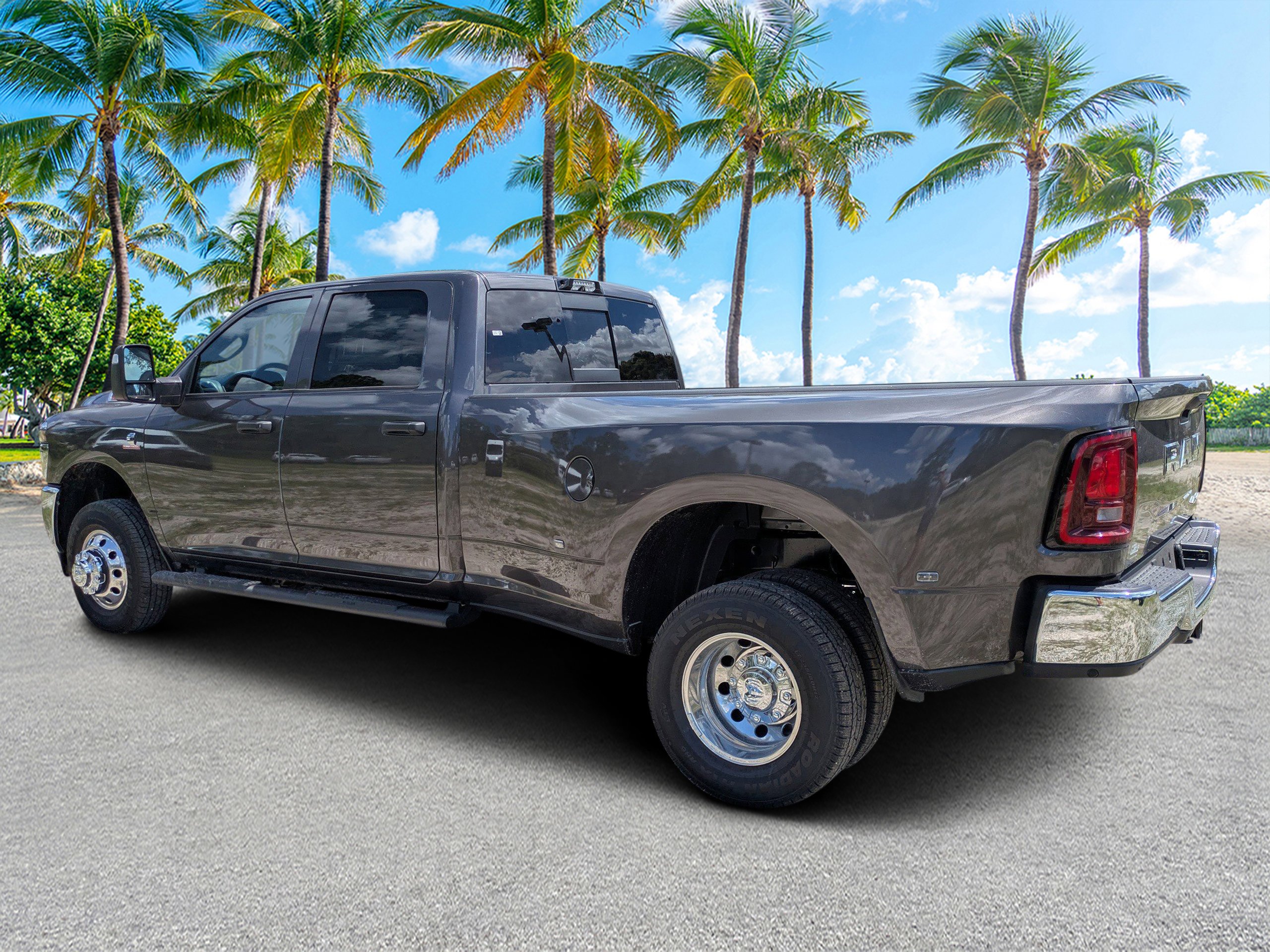 New 2026 Granite Crystal Metallic Clear-Coat Exterior Paint RAM Tradesman image 5