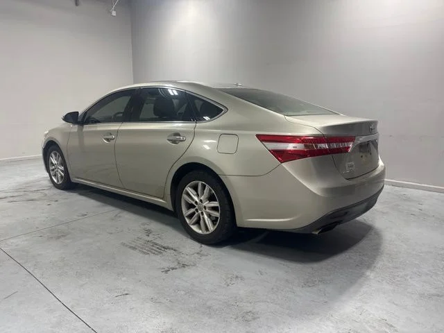 Used 2015 Silver Toyota XLE image 8